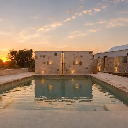 게스트하우스 Trullo Nido Con Piscina In Comune 4*