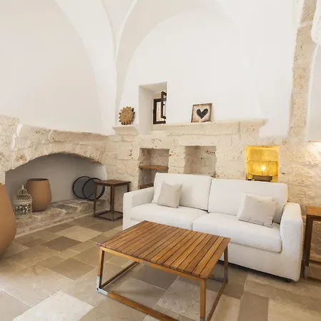 Trullo Nido Con Piscina In Comune Pensión 4*