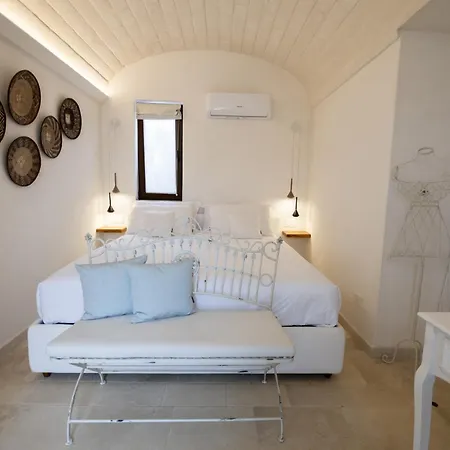 Trullo Nido Con Piscina In Comune Pensión Latiano