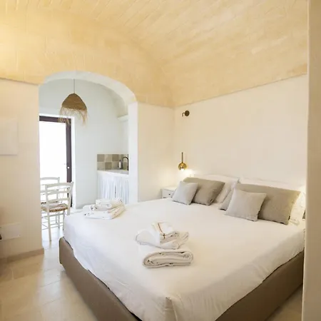 Trullo Nido Con Piscina In Comune
