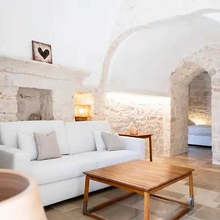 Trullo Nido Con Piscina In Comune