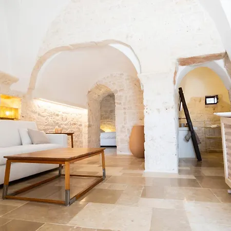 Trullo Nido Con Piscina In Comune