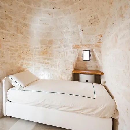Trullo Nido Con Piscina In Comune