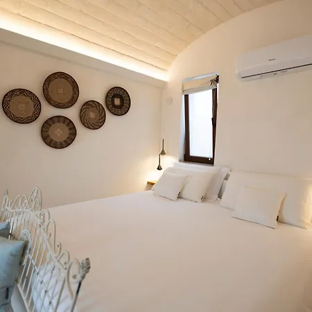 Trullo Nido Con Piscina In Comune Pensión Latiano