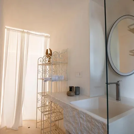 Trullo Nido Con Piscina In Comune 게스트하우스 Latiano