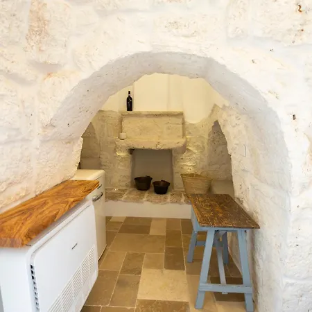 Trullo Nido Con Piscina In Comune Pensión